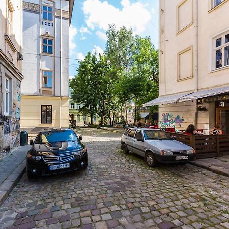 Квартира Подобово На Площі Ринок 39 Lviv Exterior photo