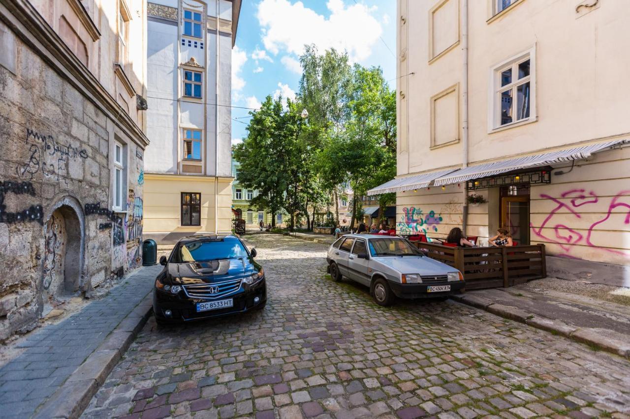 Квартира Подобово На Площі Ринок 39 Lviv Exterior photo