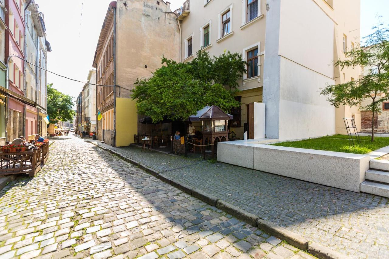 Квартира Подобово На Площі Ринок 39 Lviv Exterior photo