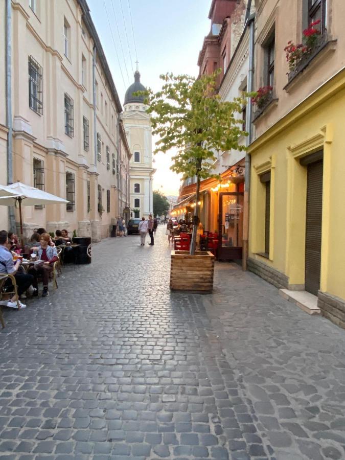Квартира Подобово На Площі Ринок 39 Lviv Exterior photo