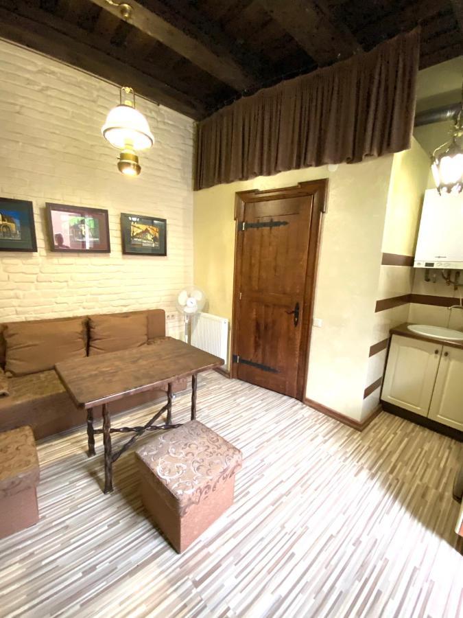 Квартира Подобово На Площі Ринок 39 Lviv Exterior photo