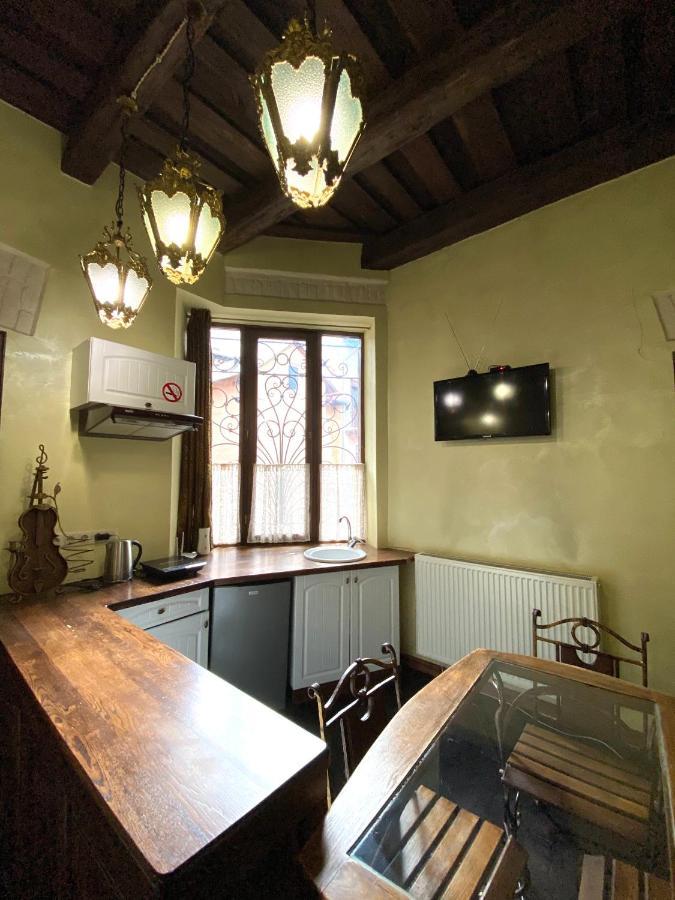Квартира Подобово На Площі Ринок 39 Lviv Exterior photo